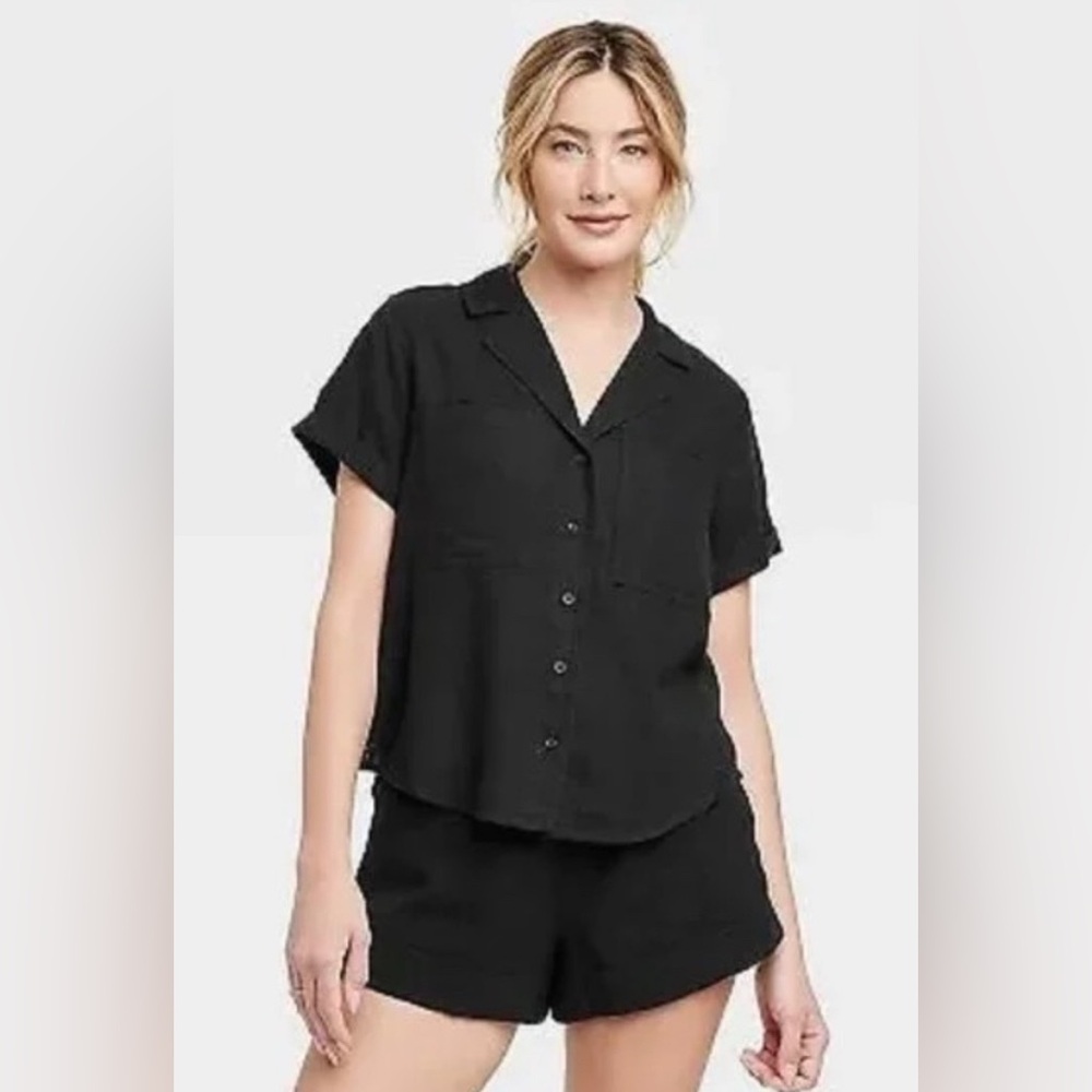 Universal Thread Short Sleeve Collared Button Down Shirt